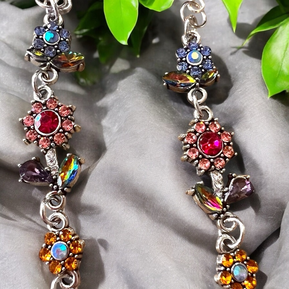 Flower earrings. Dangling and beautiful. Really pretty and colorful. - Picture 4 of 17
